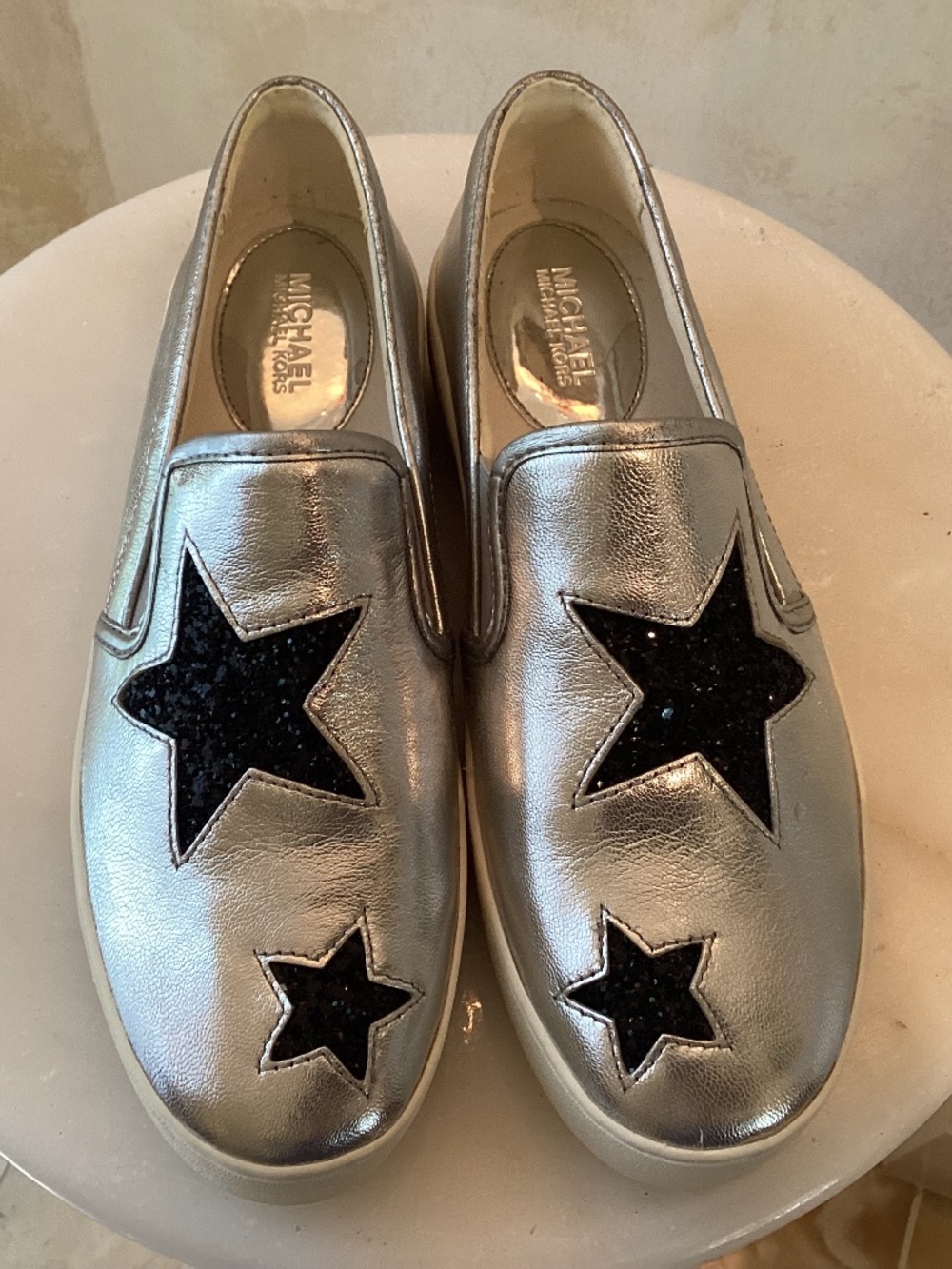 MICHAEL KORS LEATHER SNEAKERS - Silver Metallic - Size 7M